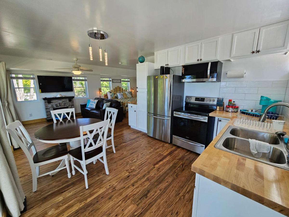 Seaside Lake-Front Cottage Madison Екстериор снимка
